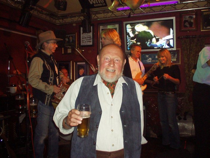 The Late James Hitchen, Nonc Jacques